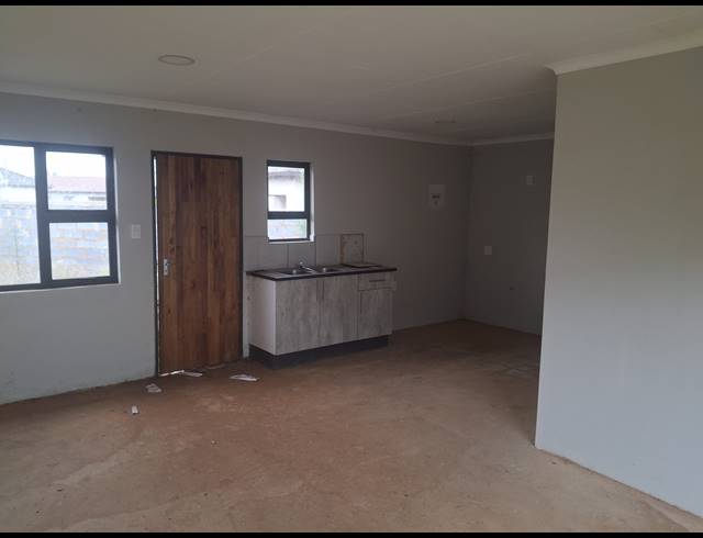 2 BEDROOM FREEHOLD FOR SALE IN DAWN PARK
